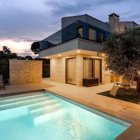 别墅 Panamera By Briskva *